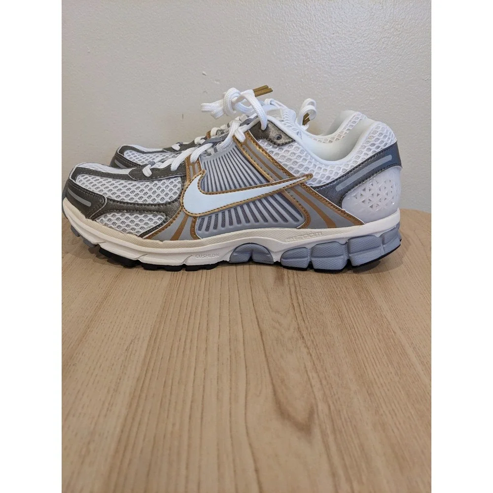 Nike Air Zoom Vomero 5 Metallic Pewter Gold Men's 10 HJ7247-099 New‎ No Box